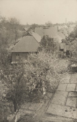 Giszowiec, Prawdopodobnie widok z okna budynku Zollstraße 7 w stronę Körberstraße. W oddali widoczny komin giszowieckiej ciepłowni.