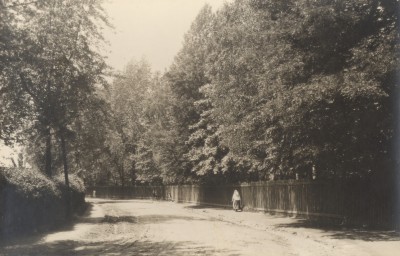 Giszowiec, Prawdopodobnie obecna ul. Barbórki, przy ogrodzeniu parku