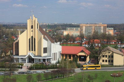 Giszowiec, Widok na Giszowiec z bloku przy ul. Wojciecha 7. Na pierwszym planie kościół p.w. św. Barbary.